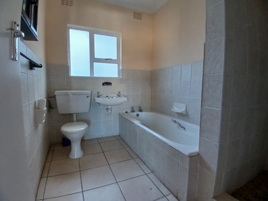 5 Bedroom Property for Sale in Beacon Bay Eastern Cape